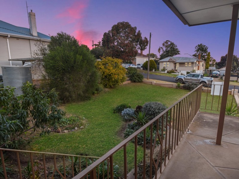 11 Melville Street, Young NSW 2594