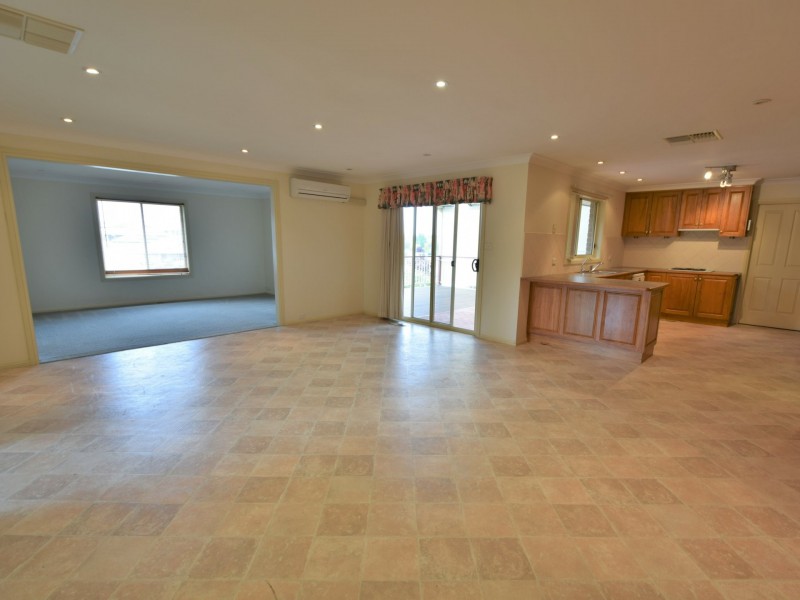 4 Tadros Avenue, Young NSW 2594