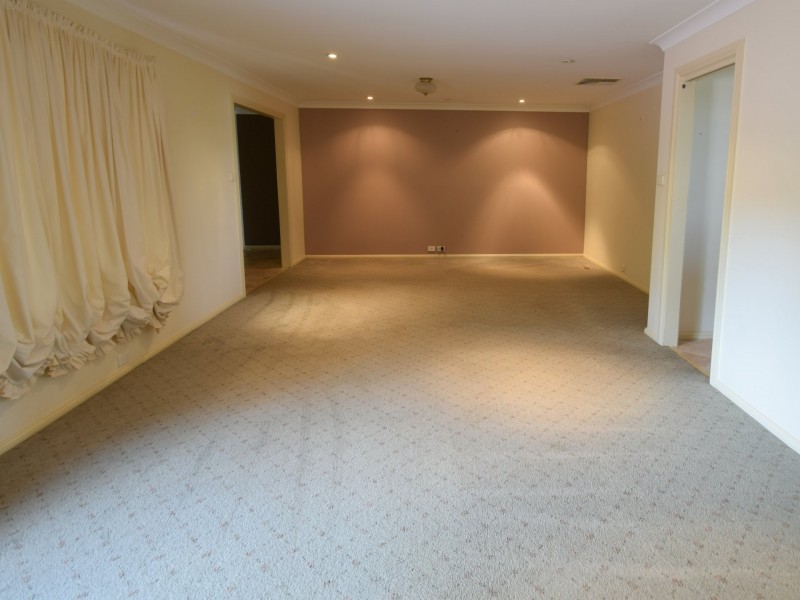 4 Tadros Avenue, Young NSW 2594