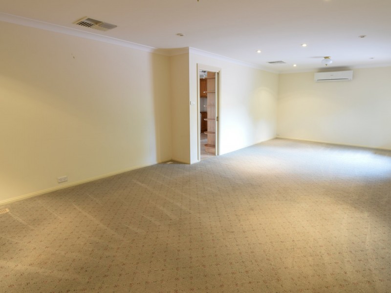 4 Tadros Avenue, Young NSW 2594