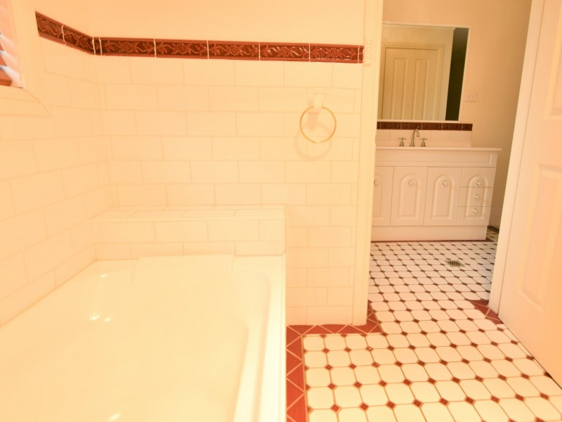 4 Tadros Avenue, Young NSW 2594