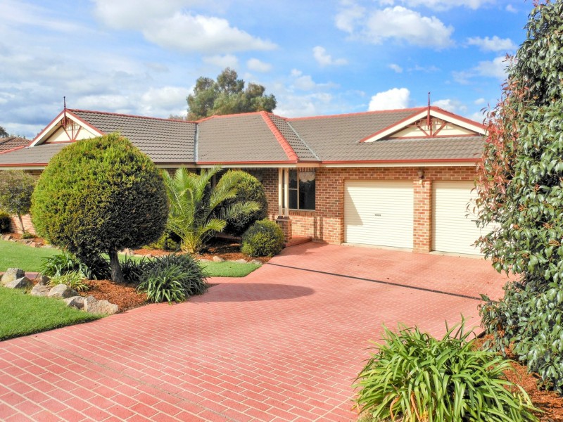 4 Tadros Avenue, Young NSW 2594