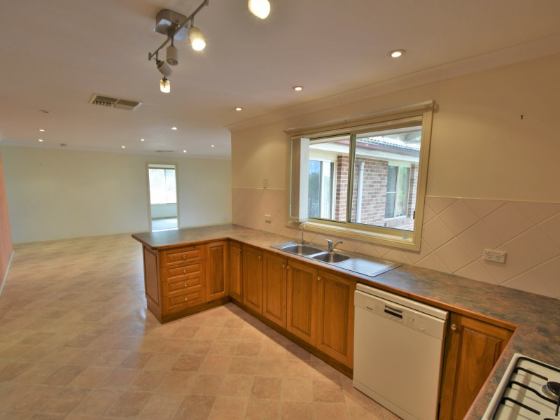 4 Tadros Avenue, Young NSW 2594