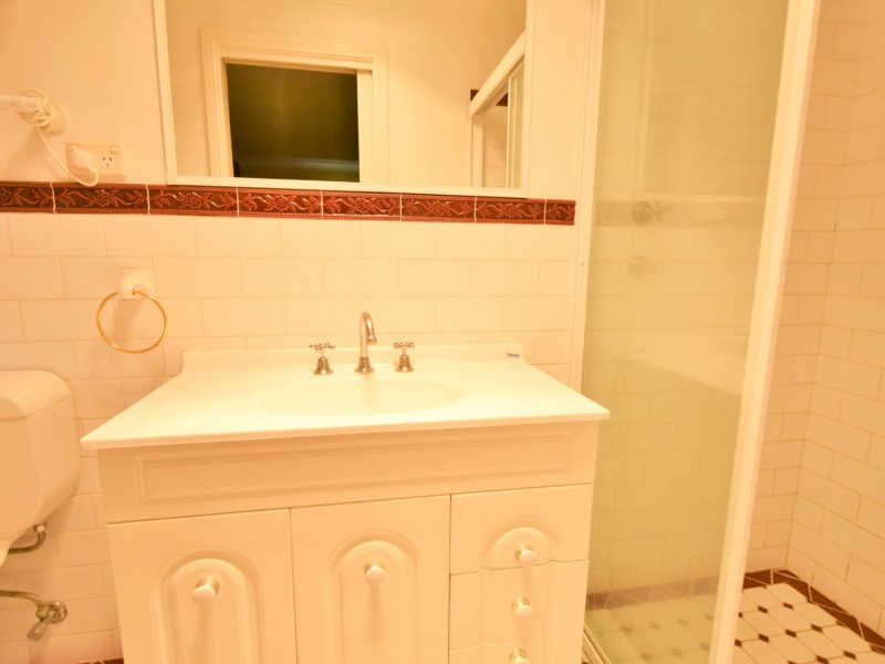 4 Tadros Avenue, Young NSW 2594