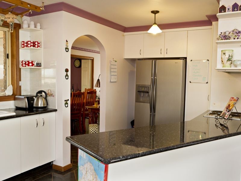 77 Binalong Street, Young NSW 2594