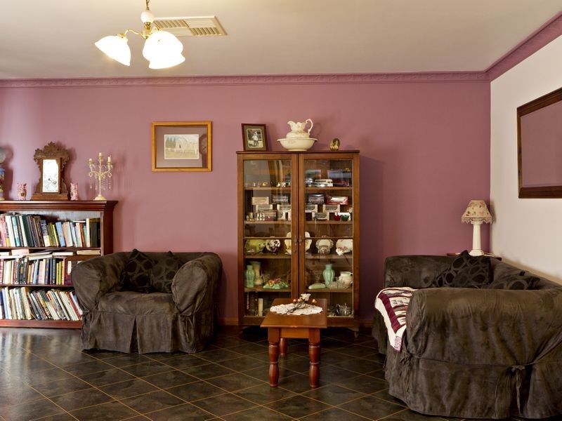 77 Binalong Street, Young NSW 2594