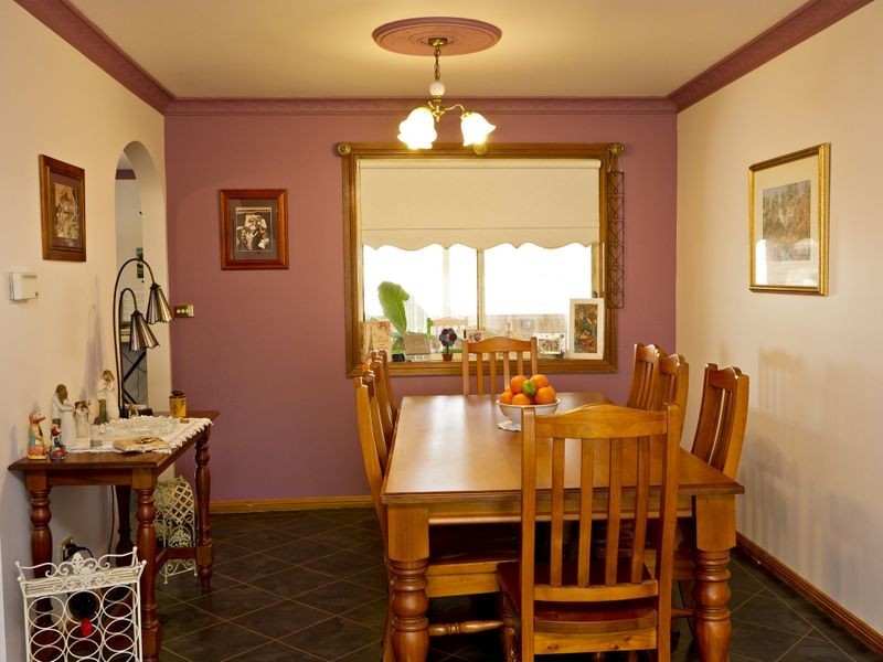 77 Binalong Street, Young NSW 2594