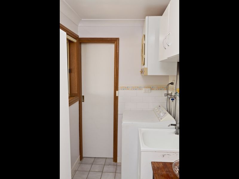 77 Binalong Street, Young NSW 2594