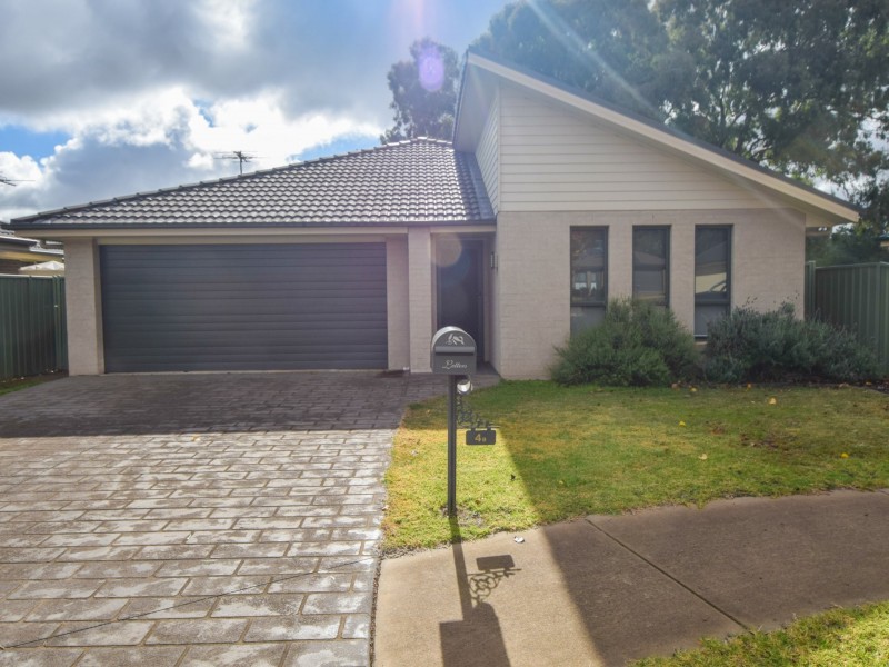4B Mayoh Place, Young NSW 2594