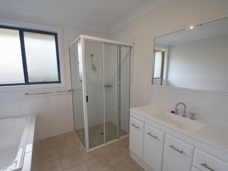 4B Mayoh Place, Young NSW 2594