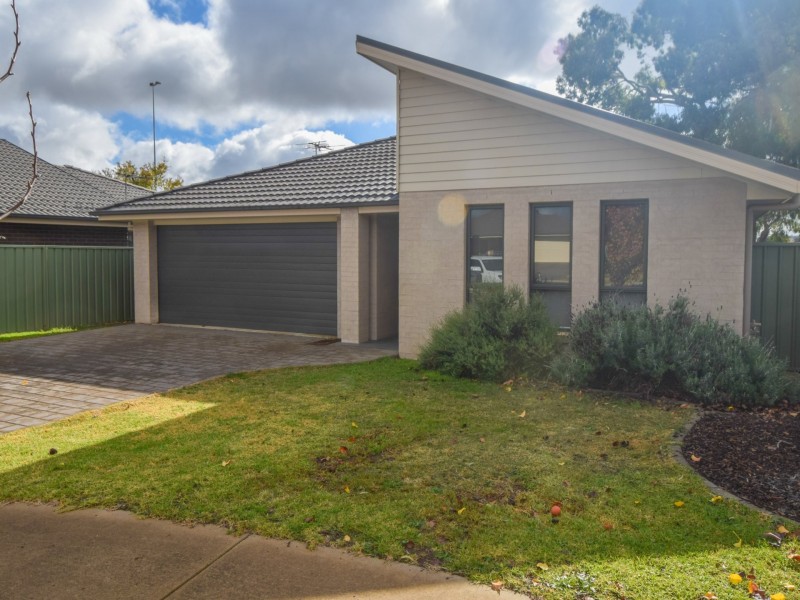 4B Mayoh Place, Young NSW 2594