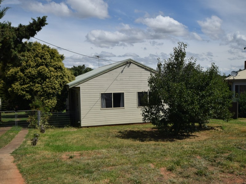 18 Musgrave Street, Young NSW 2594