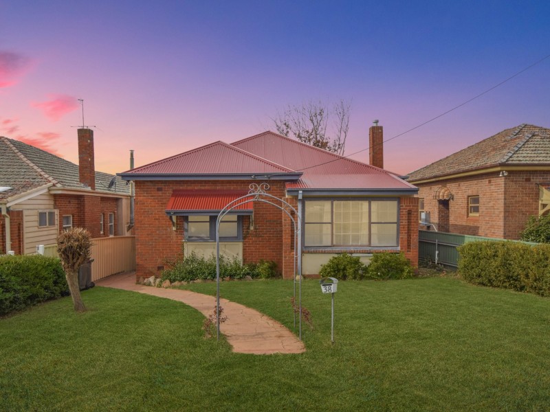 38 Yass Street, Young NSW 2594