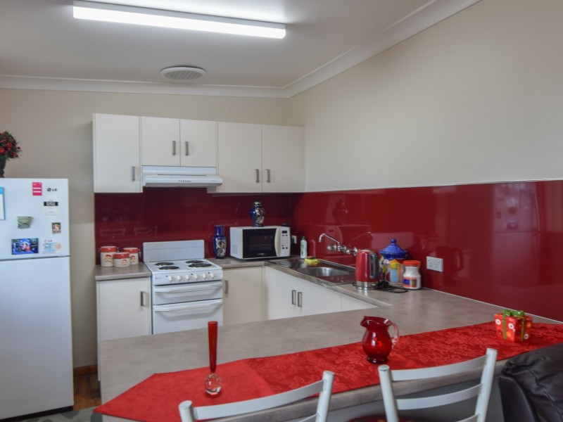 6 Spring Street, Young NSW 2594