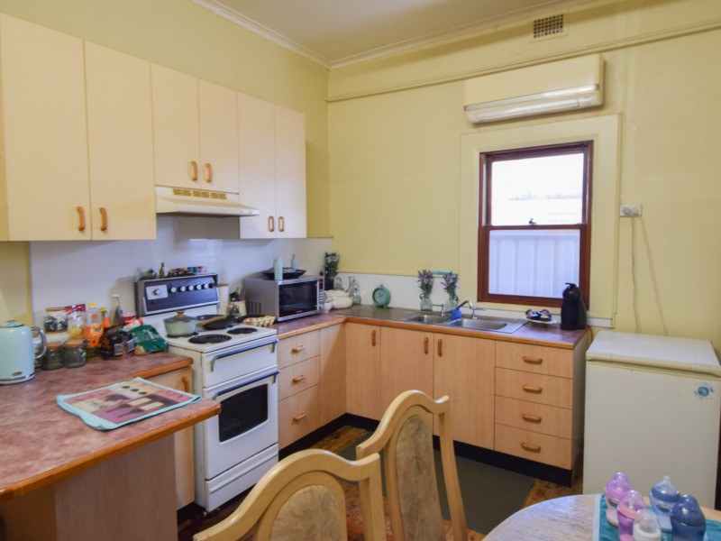 6 Spring Street, Young NSW 2594