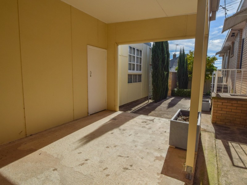 6 Spring Street, Young NSW 2594