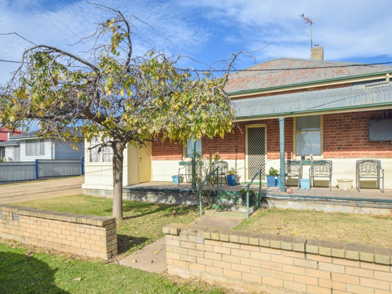 6 Spring Street, Young NSW 2594