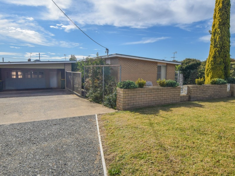 6 Spring Street, Young NSW 2594