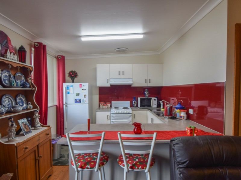 6 Spring Street, Young NSW 2594