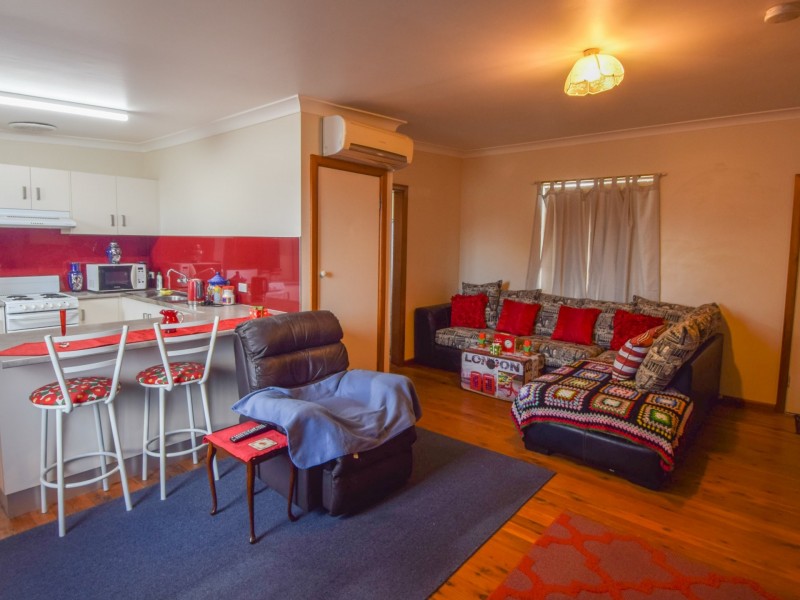 6 Spring Street, Young NSW 2594