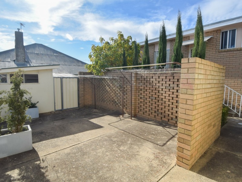 6 Spring Street, Young NSW 2594