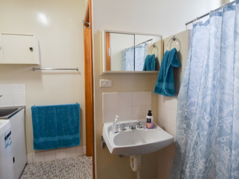 6 Spring Street, Young NSW 2594