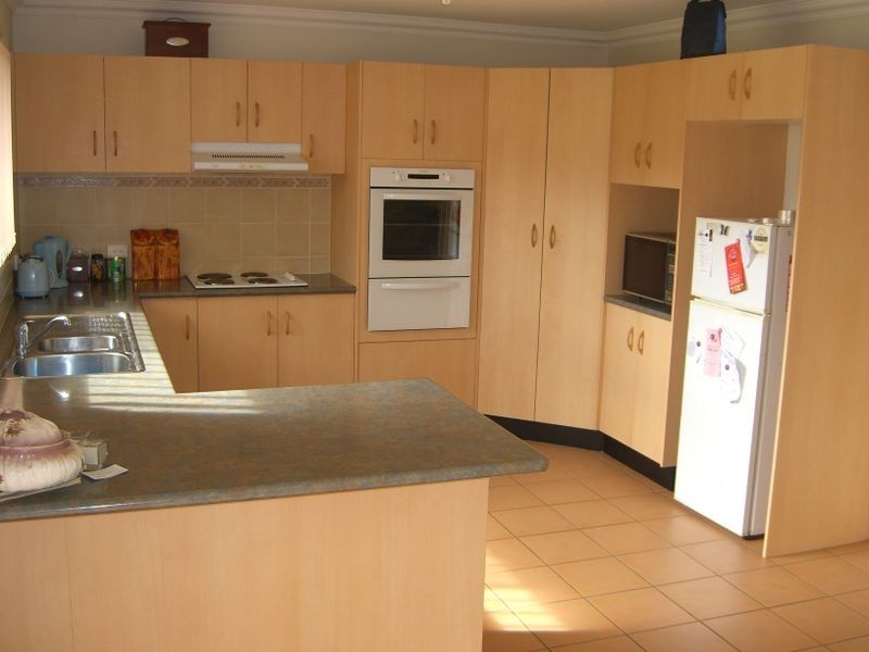 5 Hargraves Cr, Young NSW 2594