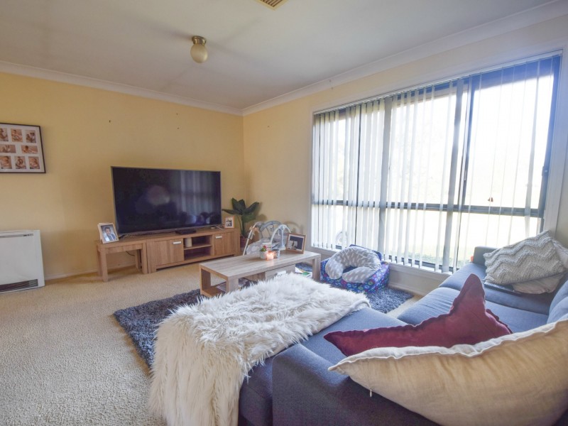 7 Hargreaves Crescent, Young NSW 2594