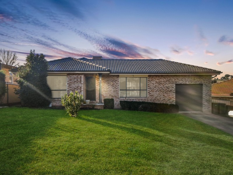 7 Hargreaves Crescent, Young NSW 2594