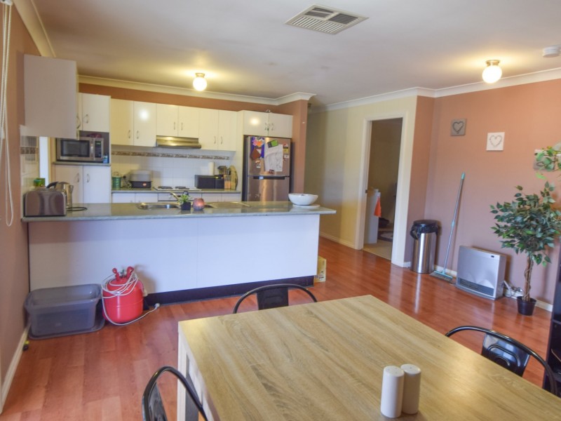 7 Hargreaves Crescent, Young NSW 2594