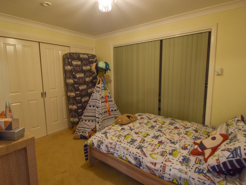 7 Hargreaves Crescent, Young NSW 2594