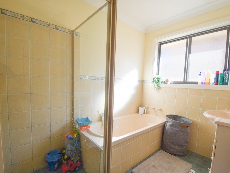 7 Hargreaves Crescent, Young NSW 2594