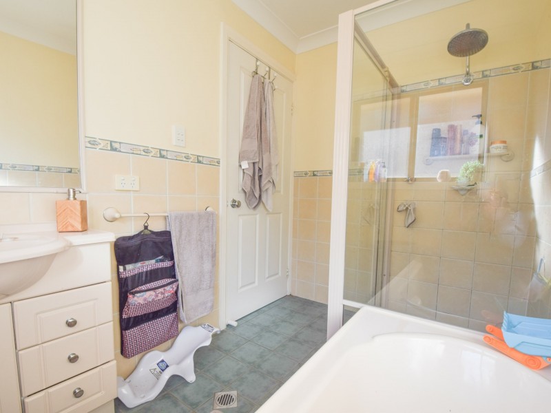 7 Hargreaves Crescent, Young NSW 2594