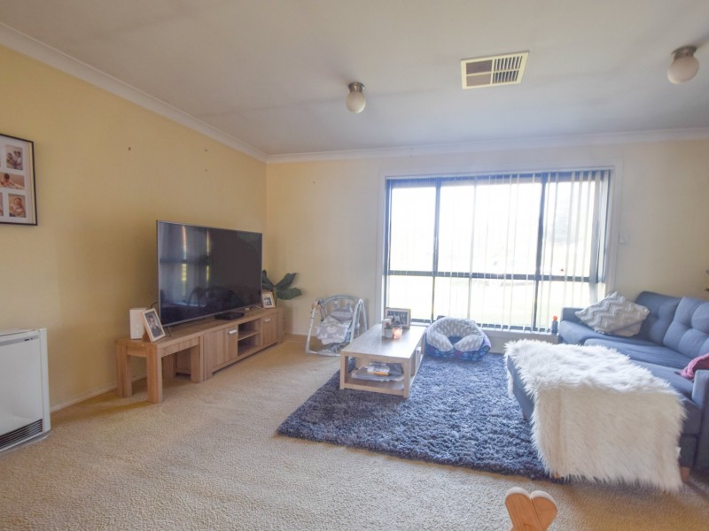 7 Hargreaves Crescent, Young NSW 2594