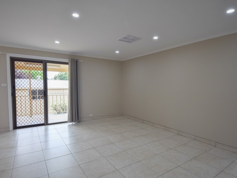 5 Earl Street, Young NSW 2594