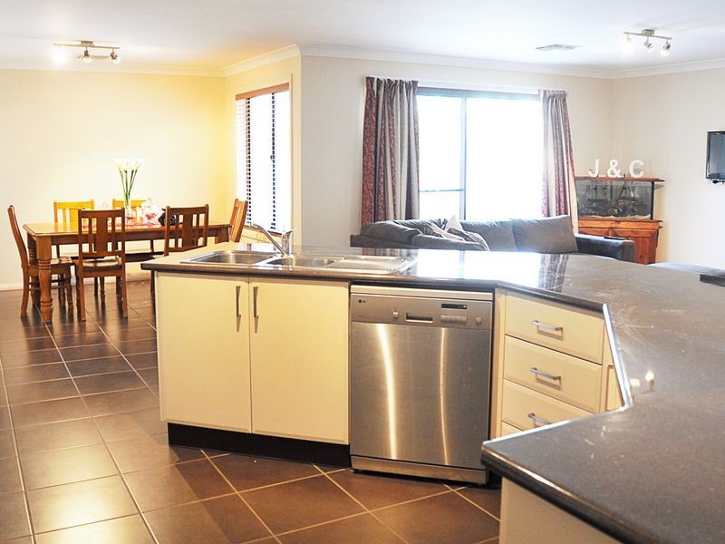 24 Jordan Place, Young NSW 2594