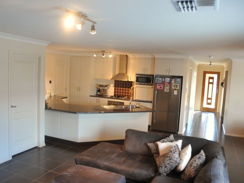 24 Jordan Place, Young NSW 2594