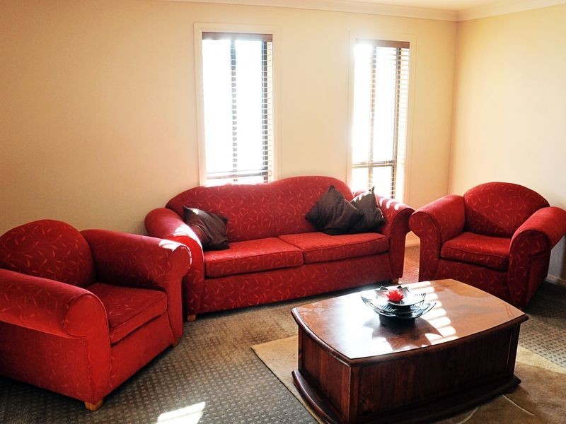 24 Jordan Place, Young NSW 2594