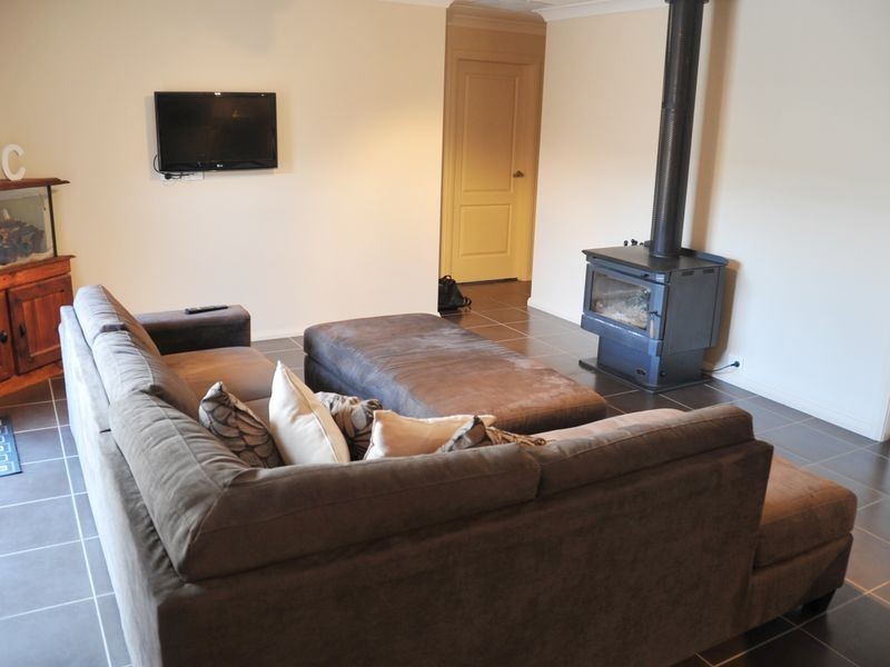 24 Jordan Place, Young NSW 2594