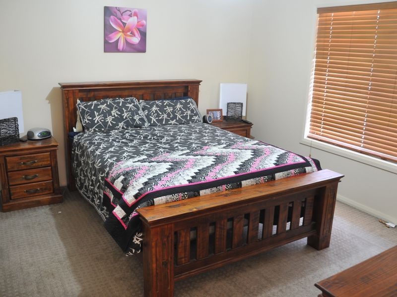 24 Jordan Place, Young NSW 2594