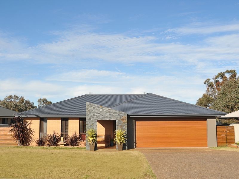 24 Jordan Place, Young NSW 2594