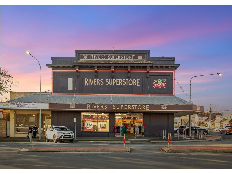 241 Boorowa Street, Young NSW 2594