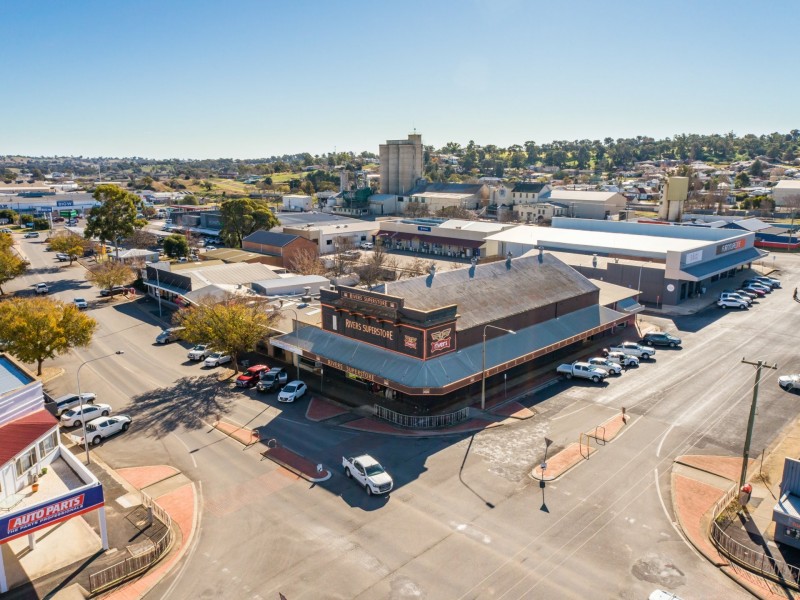 241 Boorowa Street, Young NSW 2594