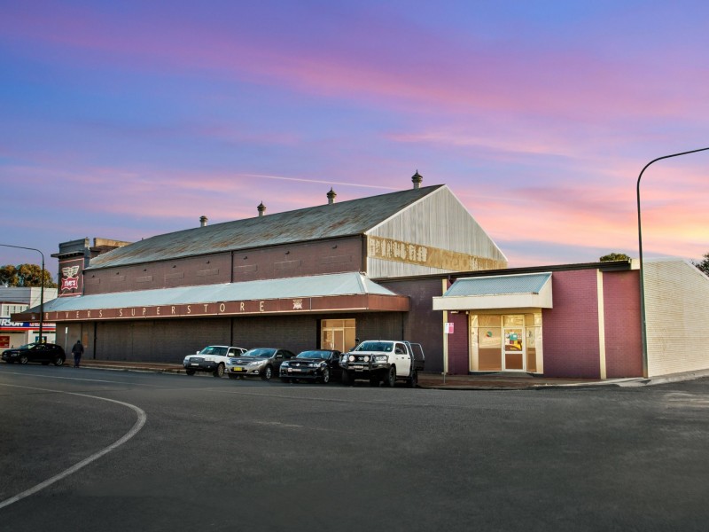 241 Boorowa Street, Young NSW 2594