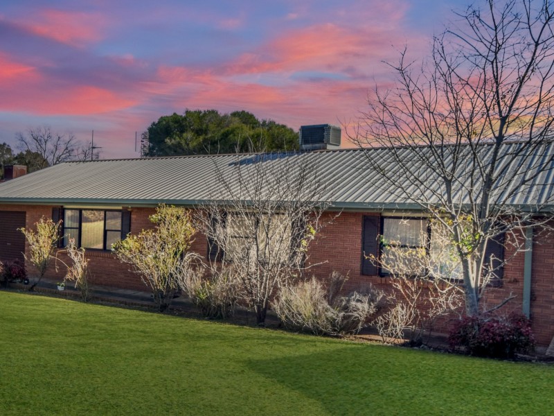 13 Milong Street, Young NSW 2594