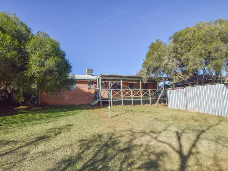 13 Milong Street, Young NSW 2594