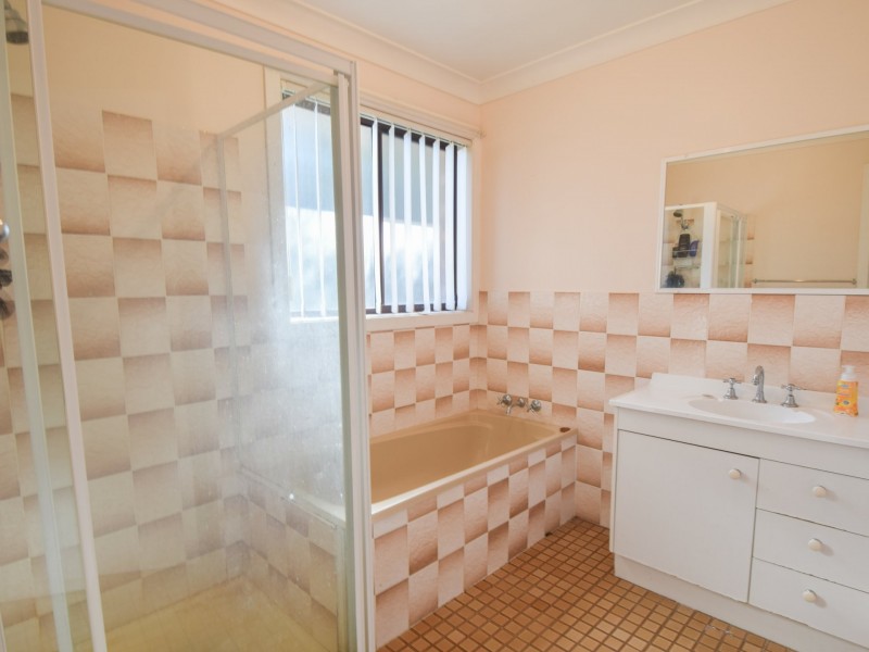 13 Milong Street, Young NSW 2594