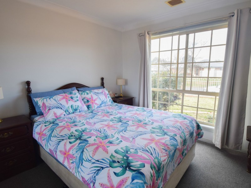 2/23 Thornhill Street, Young NSW 2594