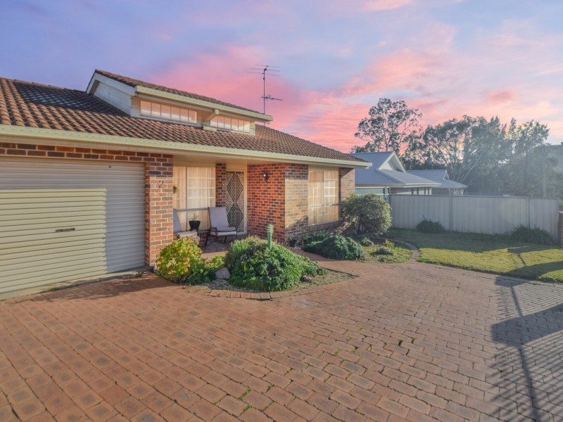 2/23 Thornhill Street, Young NSW 2594
