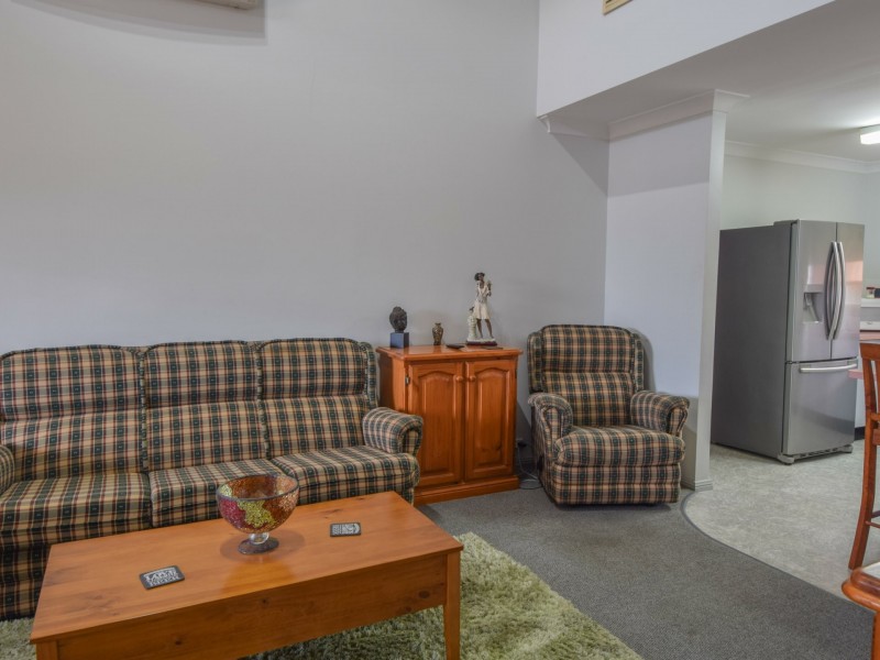 2/23 Thornhill Street, Young NSW 2594